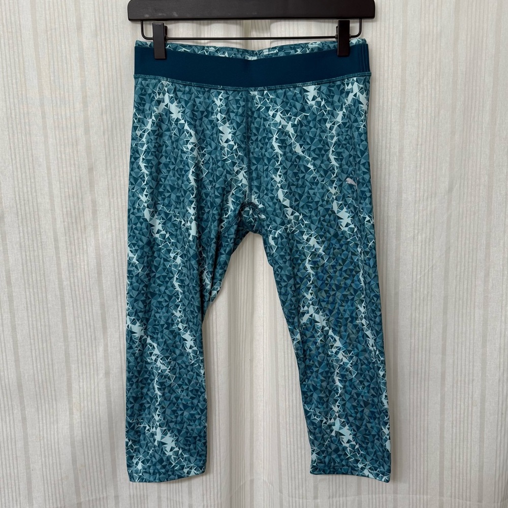 EUC🌸 Puma capri crop Dry Cell blue geometric print athletic leggings